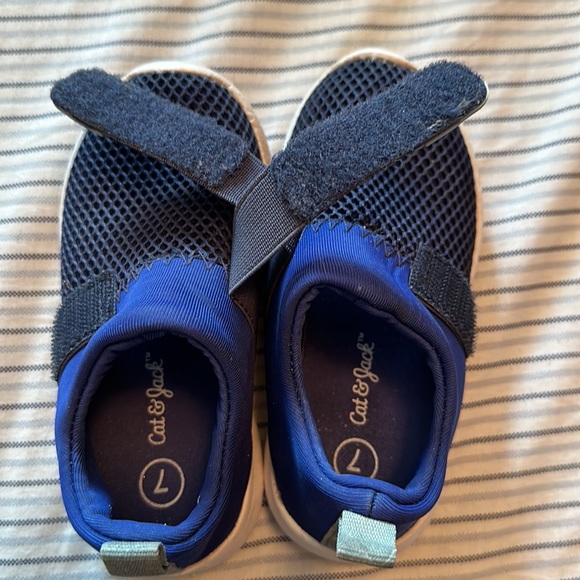 🏷️Cat & Jack Toddler Water Shoes (B1) - Picture 2 of 6